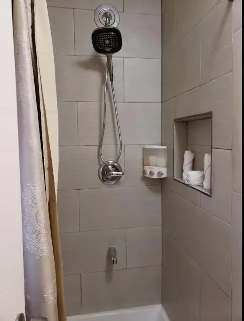 2 Minute Walk To Waikiki Beach, Free Parking Honolulu