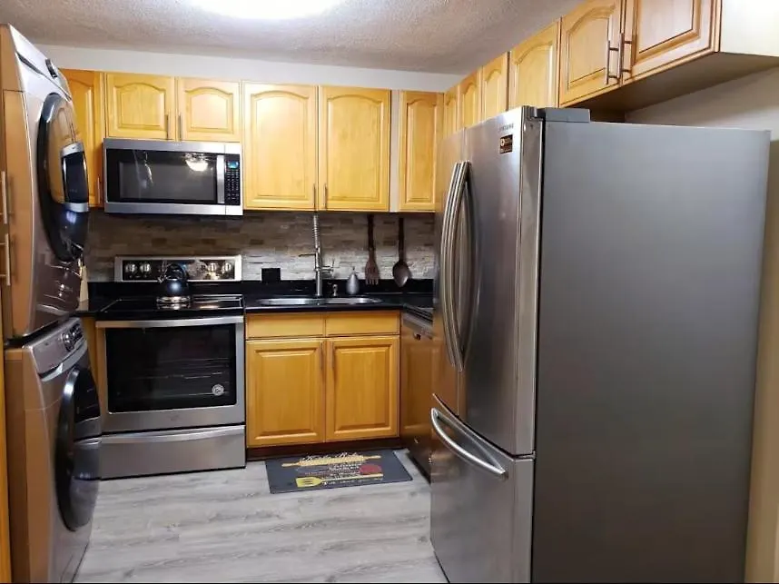 2 Minute Walk To Waikiki Beach, Free Parking Honolulu