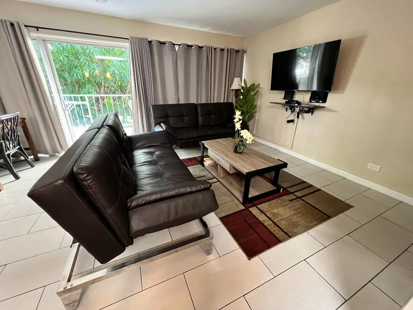 2 Minute Walk To Waikiki Beach, Free Parking Honolulu